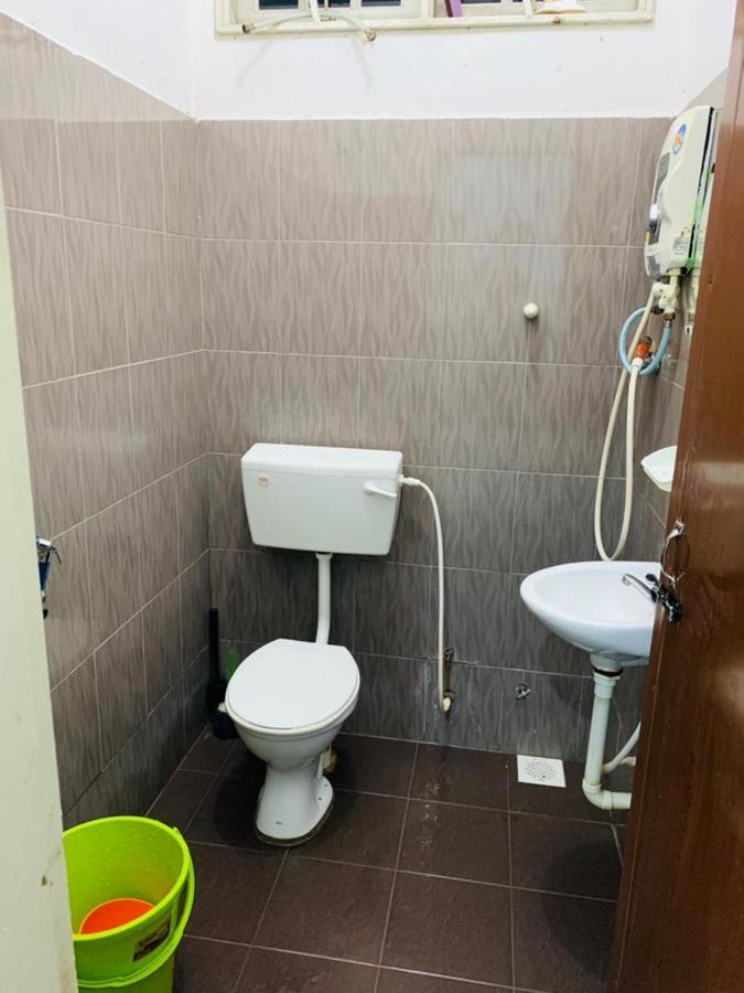 Nurul Amin Guest House Pantai Cahaya Bulan Кота-Бару Екстер'єр фото
