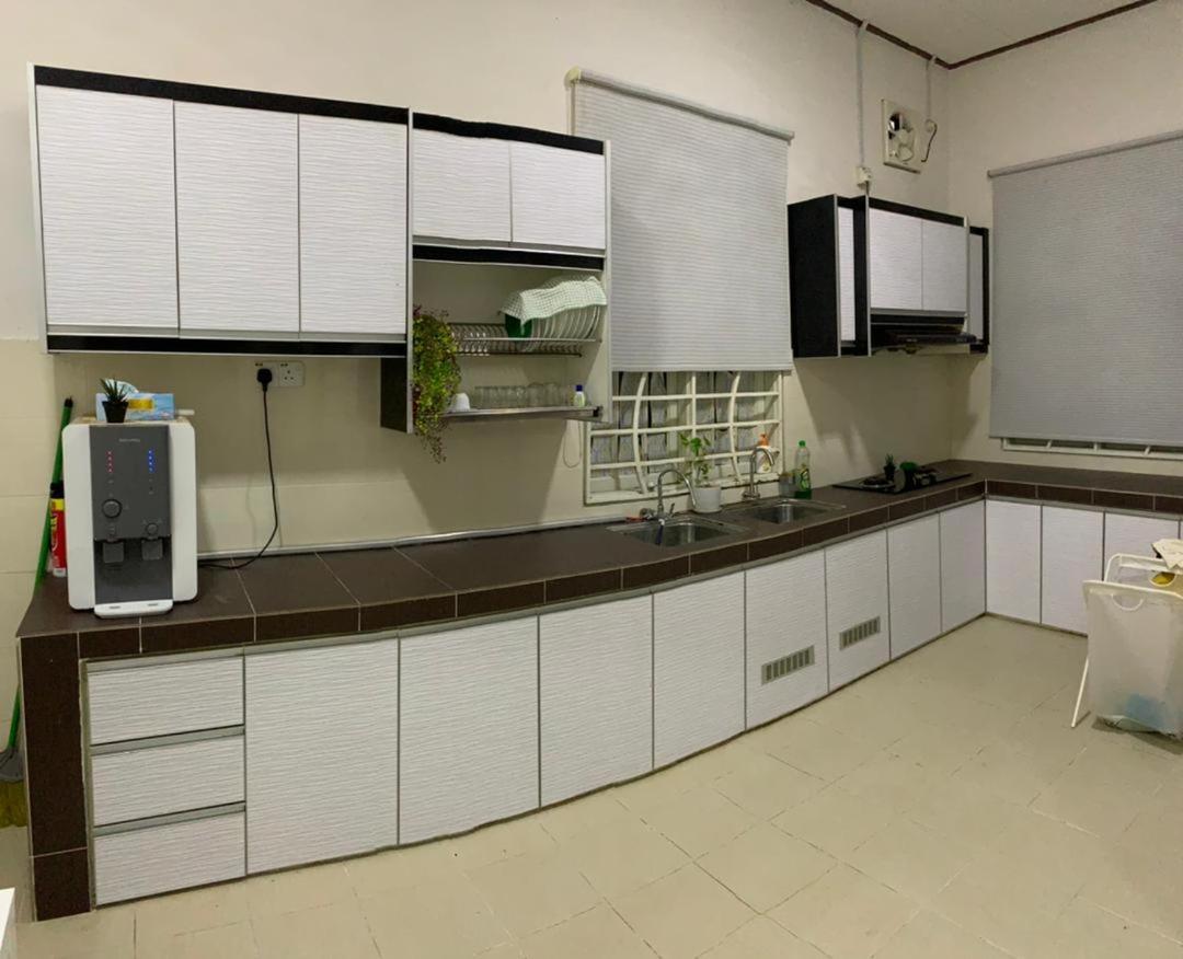 Nurul Amin Guest House Pantai Cahaya Bulan Кота-Бару Екстер'єр фото
