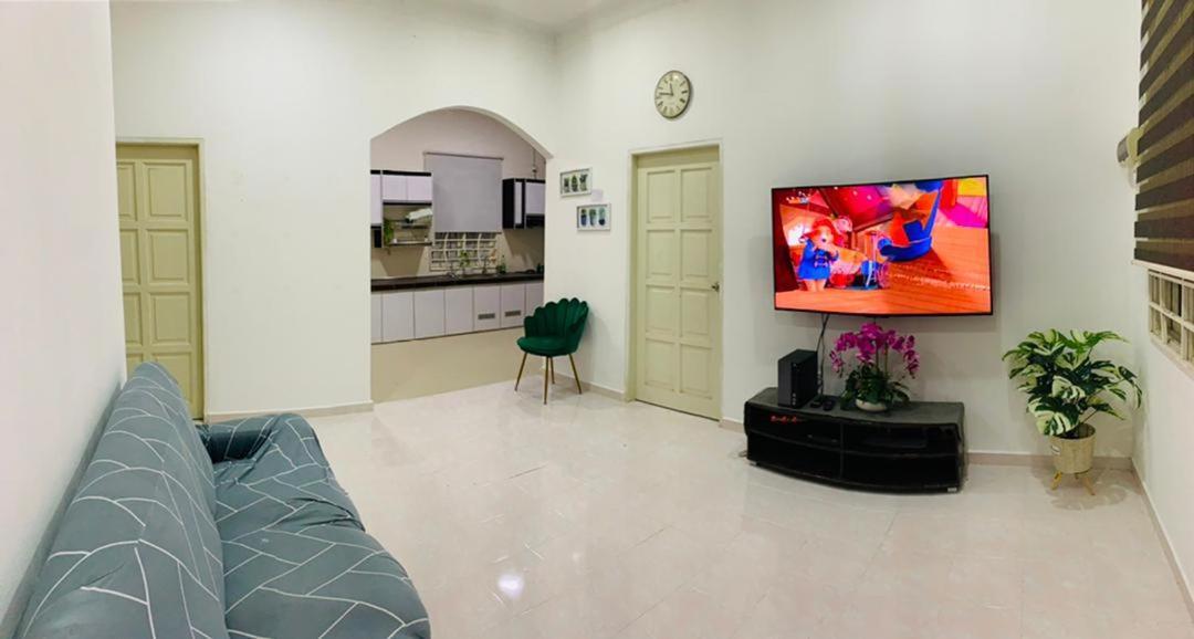 Nurul Amin Guest House Pantai Cahaya Bulan Кота-Бару Екстер'єр фото