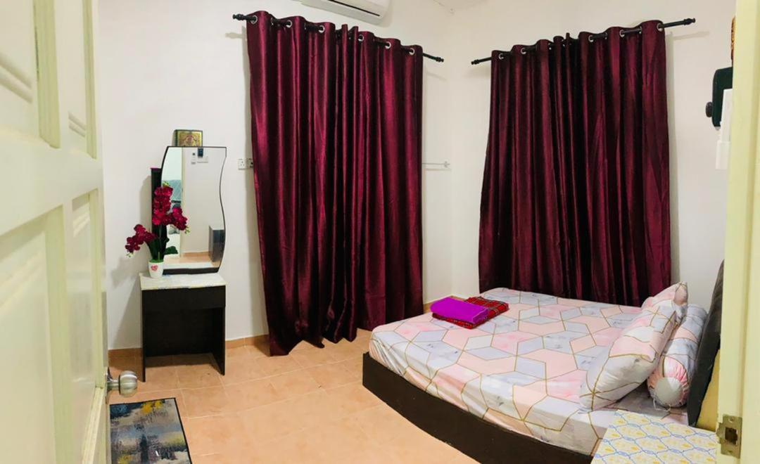 Nurul Amin Guest House Pantai Cahaya Bulan Кота-Бару Екстер'єр фото