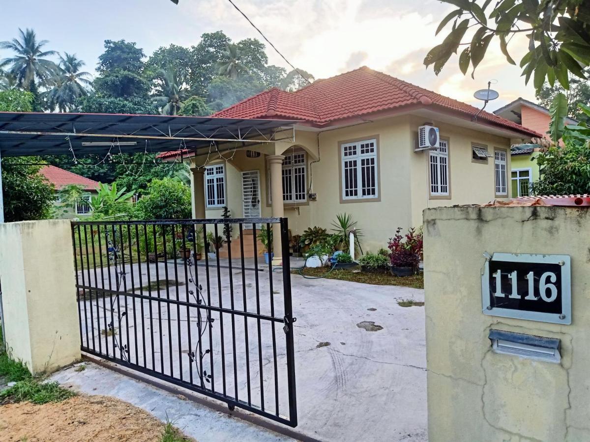 Nurul Amin Guest House Pantai Cahaya Bulan Кота-Бару Екстер'єр фото